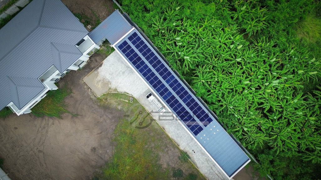 งานติดตั้งโซล่าเซลล์ Ongrid กำลังการผลิต 29.5 Kwp. สำหรับรองรับการใช้งานในบ้านพัก ขนาดใหญ่ และรองรับการชาร์จรถ EV ได้ถึง 2 คัน และรองรับแบตเตอร์รี่ ในอนาคต สำหรับการใช้งานในช่วงเวลากลางคืน - ภาพผลงานการติดตั้งที่ 4