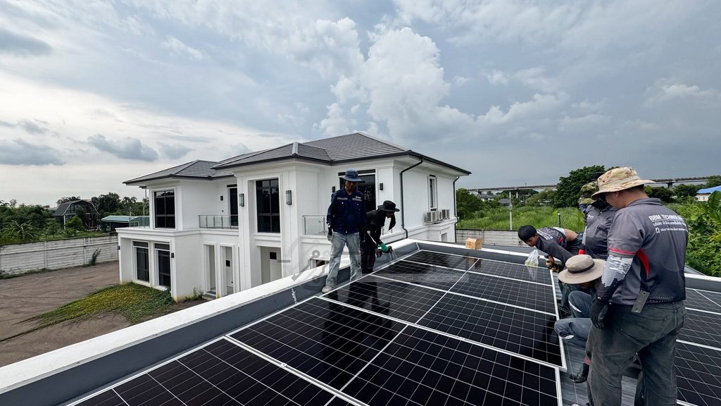 งานติดตั้งโซล่าเซลล์ Ongrid กำลังการผลิต 29.5 Kwp. สำหรับรองรับการใช้งานในบ้านพัก ขนาดใหญ่ และรองรับการชาร์จรถ EV ได้ถึง 2 คัน และรองรับแบตเตอร์รี่ ในอนาคต สำหรับการใช้งานในช่วงเวลากลางคืน - ภาพผลงานการติดตั้งที่ 5