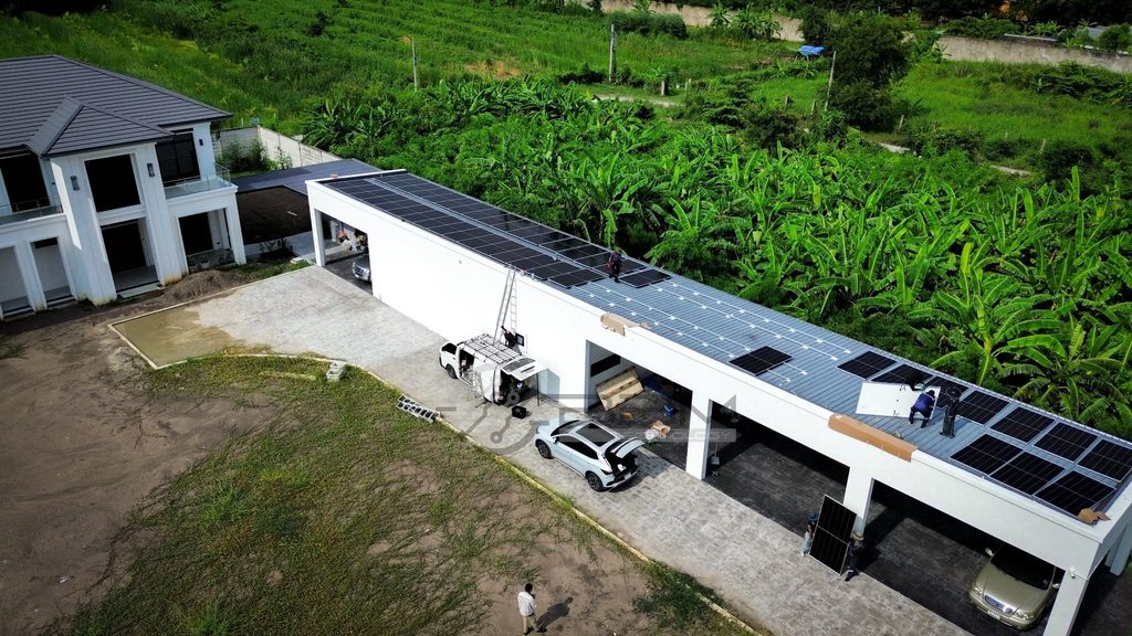งานติดตั้งโซล่าเซลล์ Ongrid กำลังการผลิต 29.5 Kwp. สำหรับรองรับการใช้งานในบ้านพัก ขนาดใหญ่ และรองรับการชาร์จรถ EV ได้ถึง 2 คัน และรองรับแบตเตอร์รี่ ในอนาคต สำหรับการใช้งานในช่วงเวลากลางคืน - ภาพผลงานการติดตั้งที่ 8